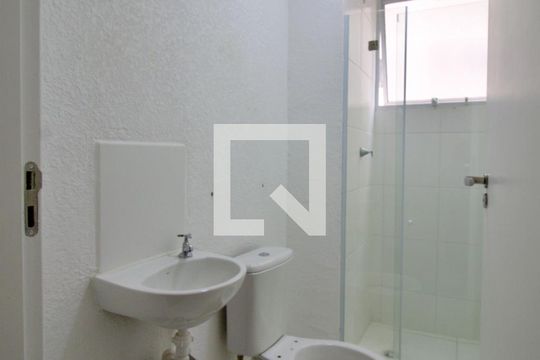 Banheiro de apartamento para alugar com 2 quartos, 44m² em Jardim Maria Duarte, São Paulo