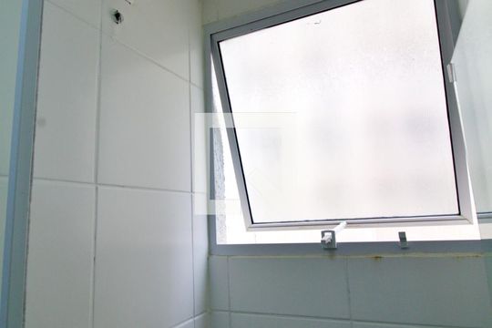 Banheiro de apartamento para alugar com 2 quartos, 44m² em Jardim Maria Duarte, São Paulo