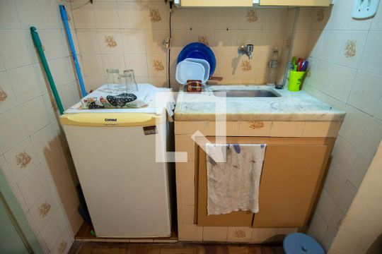 Cozinha de apartamento para alugar com 1 quarto, 20m² em Copacabana, Rio de Janeiro
