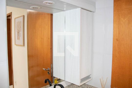 Banheiro de apartamento para alugar com 1 quarto, 35m² em Vila Gustavo, São Paulo