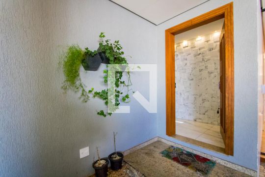 Hall de entrada de casa para alugar com 3 quartos, 470m² em Vila Gilda, Santo André