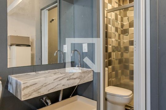 Banheiro de kitnet/studio à venda com 1 quarto, 38m² em Floresta, Porto Alegre