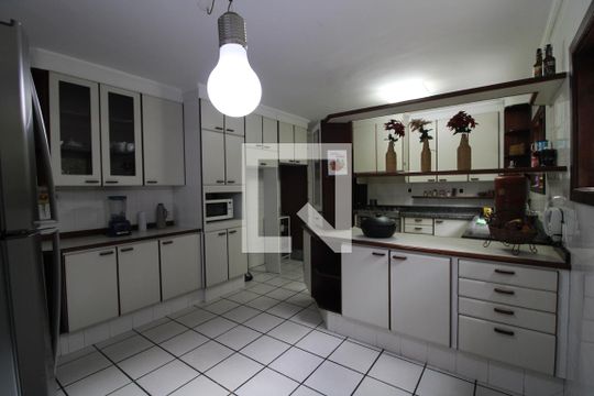 Cozinha de casa à venda com 4 quartos, 386m² em Jardim Santa Helena, São Paulo