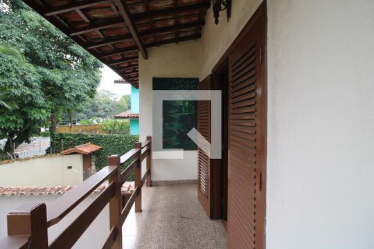 Sacada da suíte 1 de casa à venda com 4 quartos, 386m² em Jardim Santa Helena, São Paulo