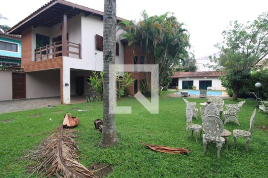 Fachada de casa à venda com 4 quartos, 386m² em Jardim Santa Helena, São Paulo