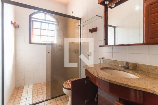 Banheiro de casa para alugar com 2 quartos, 350m² em Jardim Camila, Mogi das Cruzes