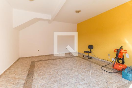 Casa para alugar com 2 quartos, 350m² em Jardim Camila, Mogi das Cruzes