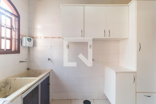 Área de Serviço de casa para alugar com 2 quartos, 350m² em Jardim Camila, Mogi das Cruzes