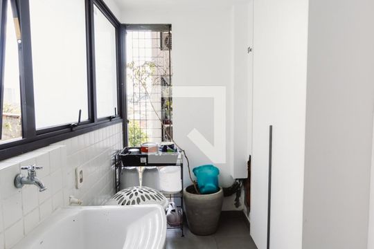 Apartamento para alugar com 3 quartos, 120m² em Vila Ipojuca, São Paulo