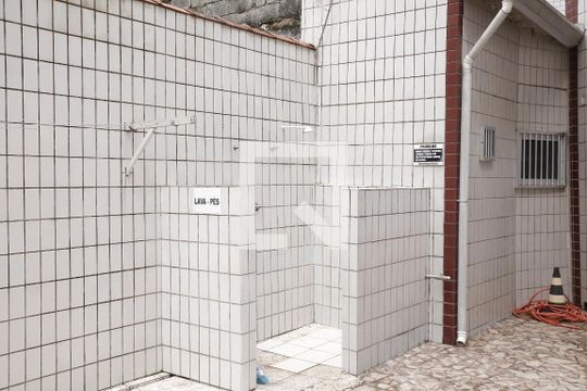 Ducha de apartamento para alugar com 2 quartos, 38m² em Guilhermina, Praia Grande
