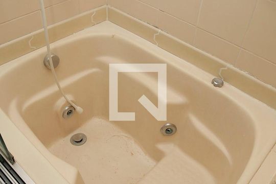 Banheiro de apartamento à venda com 1 quarto, 31m² em Cidade Baixa, Porto Alegre