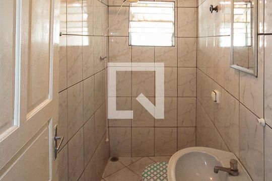 Banheiro de casa para alugar com 1 quarto, 50m² em Parque São Rafael, São Paulo