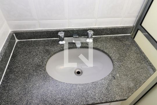 Banheiro da Suíte de apartamento à venda com 2 quartos, 70m² em Vila Carrão, São Paulo