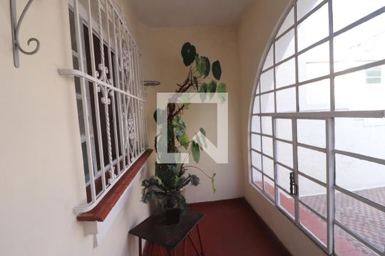 Entrada de casa à venda com 2 quartos, 112m² em Pari, São Paulo