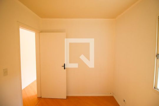 Quarto 1 de apartamento para alugar com 2 quartos, 50m² em Vila Carmosina, São Paulo