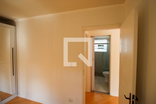 Quarto 1 de apartamento para alugar com 2 quartos, 50m² em Vila Carmosina, São Paulo
