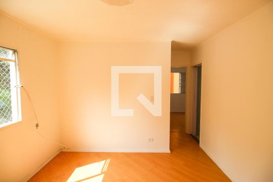Sala de apartamento para alugar com 2 quartos, 50m² em Vila Carmosina, São Paulo