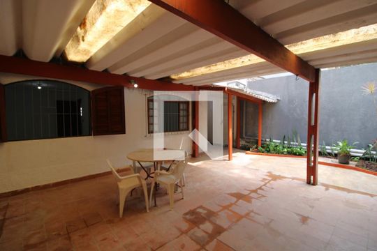 Garagem de casa para alugar com 2 quartos, 72m² em Parque Residencial Julia, São Paulo