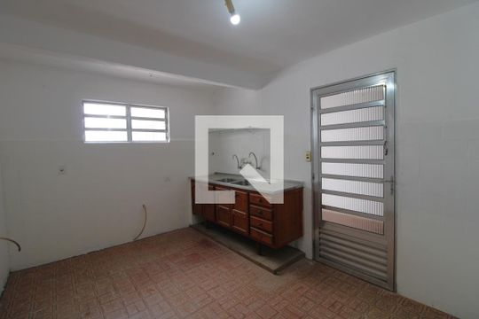 Cozinha de casa para alugar com 2 quartos, 72m² em Parque Residencial Julia, São Paulo