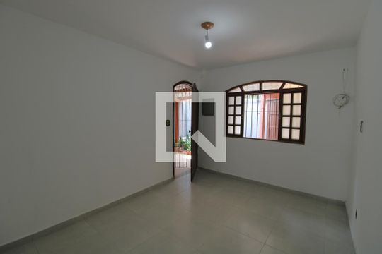 Casa para alugar com 2 quartos, 72m² em Parque Residencial Julia, São Paulo