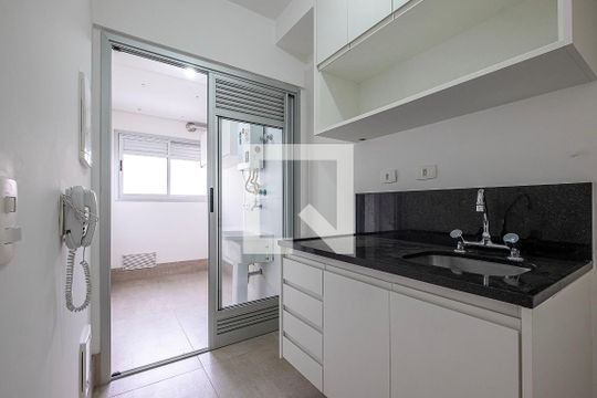 Cozinha de apartamento para alugar com 1 quarto, 64m² em Pinheiros, São Paulo