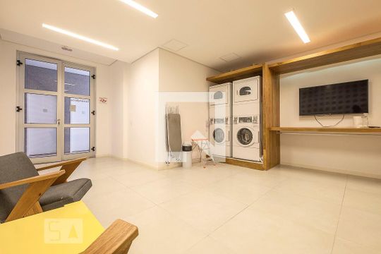 Lavanderia de apartamento para alugar com 1 quarto, 64m² em Pinheiros, São Paulo