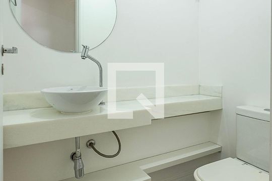 Lavabo de apartamento para alugar com 1 quarto, 64m² em Pinheiros, São Paulo