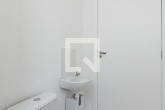 Banheiro de apartamento para alugar com 2 quartos, 42m² em Colônia (zona Leste), São Paulo