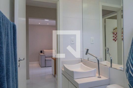Banheiro  de apartamento à venda com 2 quartos, 55m² em Taquara, Rio de Janeiro