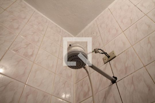 Chuveiro de casa para alugar com 2 quartos, 95m² em Parque Boturussu, São Paulo