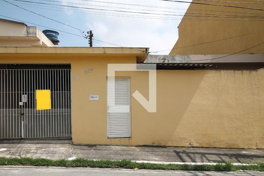 Fachada de casa para alugar com 2 quartos, 95m² em Parque Boturussu, São Paulo