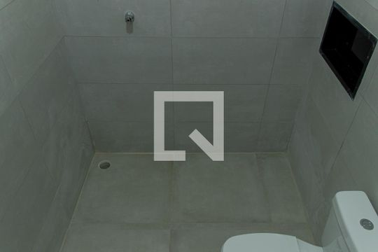Banheiro de casa de condomínio para alugar com 1 quarto, 25m² em Vila Boacava, São Paulo