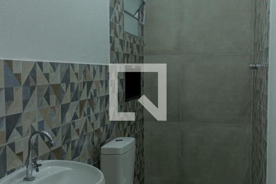 Banheiro de casa de condomínio para alugar com 1 quarto, 33m² em Vila Boacava, São Paulo