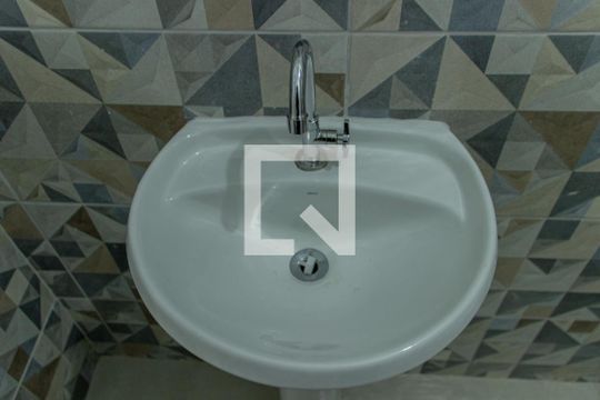Banheiro - Torneira de casa de condomínio para alugar com 1 quarto, 33m² em Vila Boacava, São Paulo