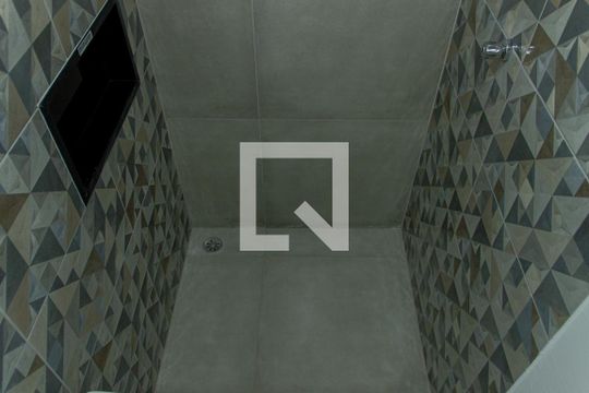 Banheiro de casa de condomínio para alugar com 1 quarto, 33m² em Vila Boacava, São Paulo