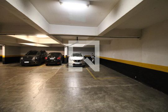 Garagem  de apartamento à venda com 4 quartos, 155m² em Pompeia, São Paulo