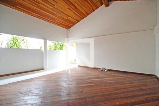 Sala de casa à venda com 3 quartos, 900m² em Cristal, Porto Alegre