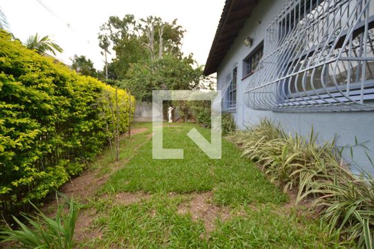Área comum  de casa à venda com 3 quartos, 900m² em Cristal, Porto Alegre