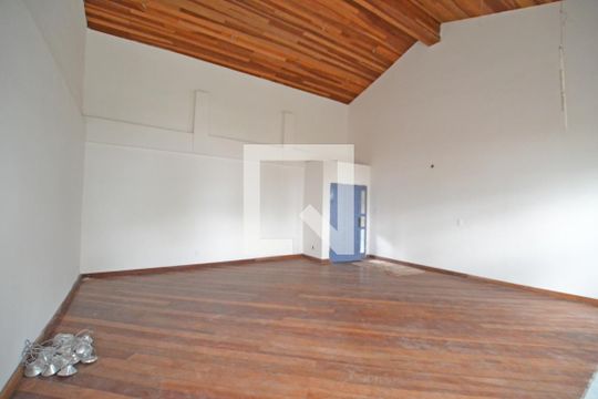 Sala de casa à venda com 3 quartos, 900m² em Cristal, Porto Alegre