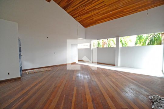 Sala de casa à venda com 3 quartos, 900m² em Cristal, Porto Alegre