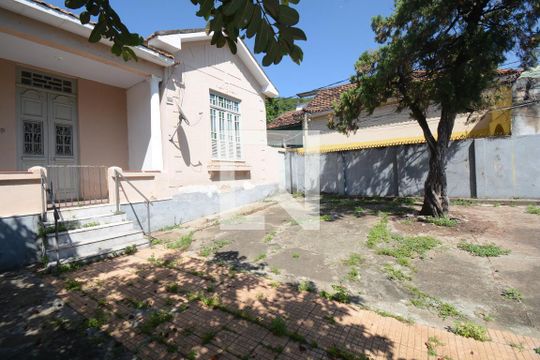 Quintal/Garagem de casa para alugar com 1 quarto, 50m² em Váz Lobo, Rio de Janeiro