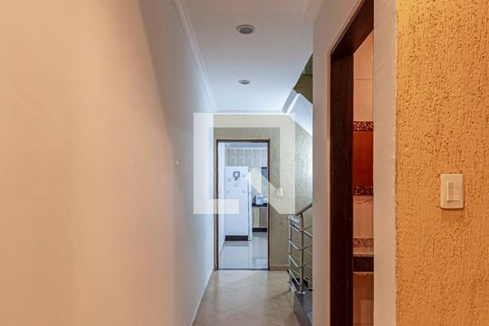 Corredor de casa à venda com 3 quartos, 224m² em Vila Pires, Santo André