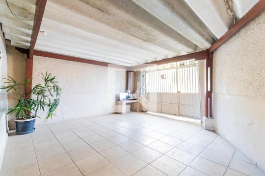 Garagem de casa à venda com 3 quartos, 180m² em Capela do Socorro, São Paulo
