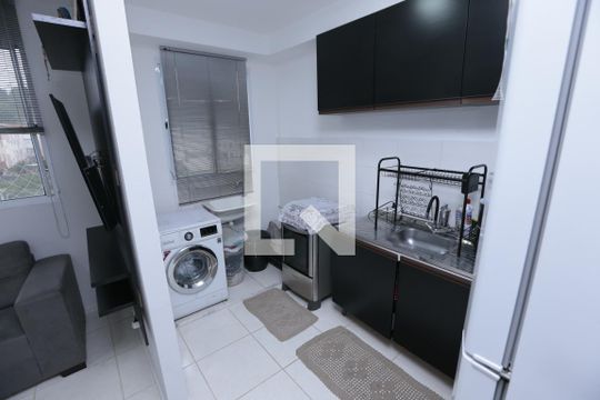 cozinha de apartamento para alugar com 2 quartos, 49m² em Jardim Riacho das Pedras, Contagem