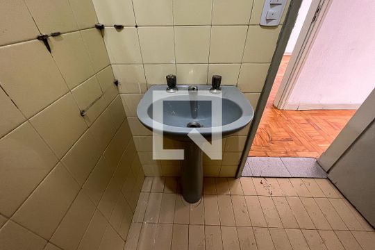 Banheiro de apartamento para alugar com 2 quartos, 70m² em Bom Retiro, São Paulo