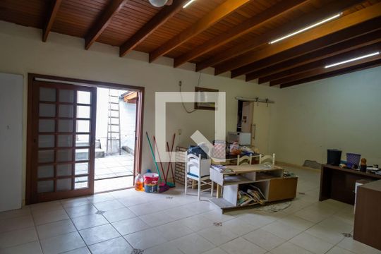 Casa à venda com 1 quarto, 204m² em Cavalhada, Porto Alegre
