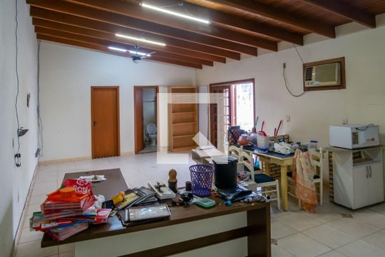 Sala/Quarto de casa à venda com 1 quarto, 204m² em Cavalhada, Porto Alegre
