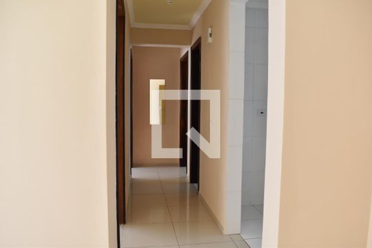 Corredor de apartamento à venda com 3 quartos, 61m² em Vila Izabel, Curitiba