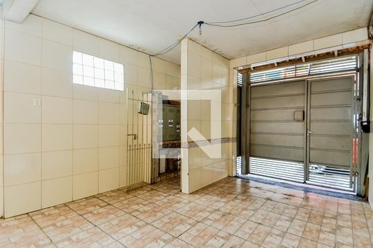 Garagem de casa para alugar com 2 quartos, 110m² em Jardim Maria Aparecida, Guarulhos