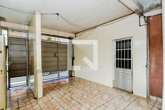 Garagem de casa para alugar com 2 quartos, 110m² em Jardim Maria Aparecida, Guarulhos